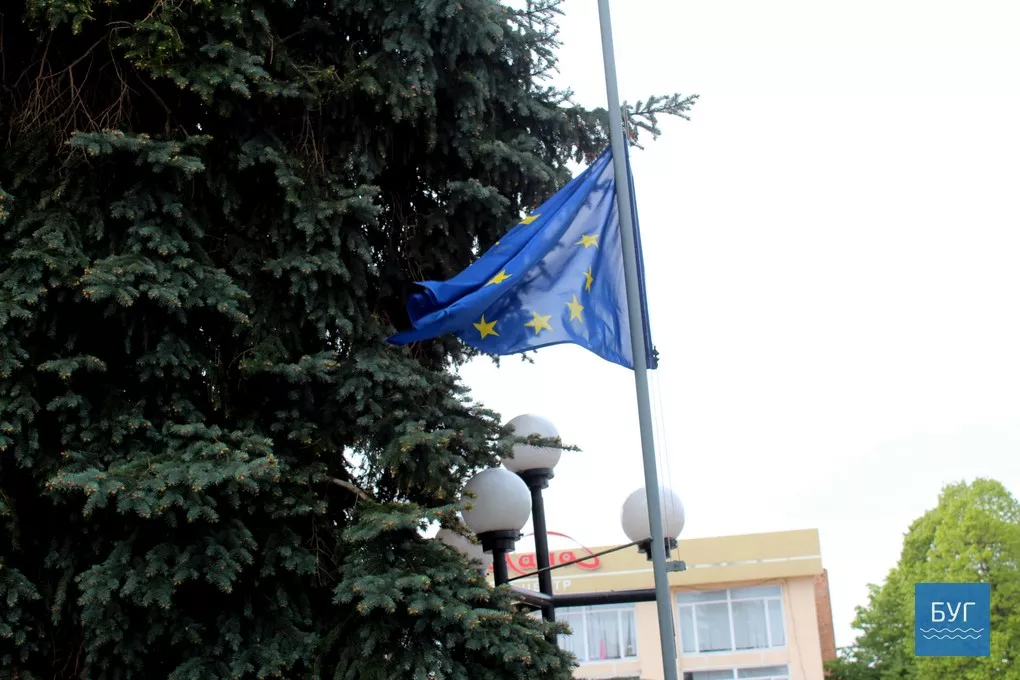 День Європи розпочався у Володимирі-Волинському із підняття прапорів 3