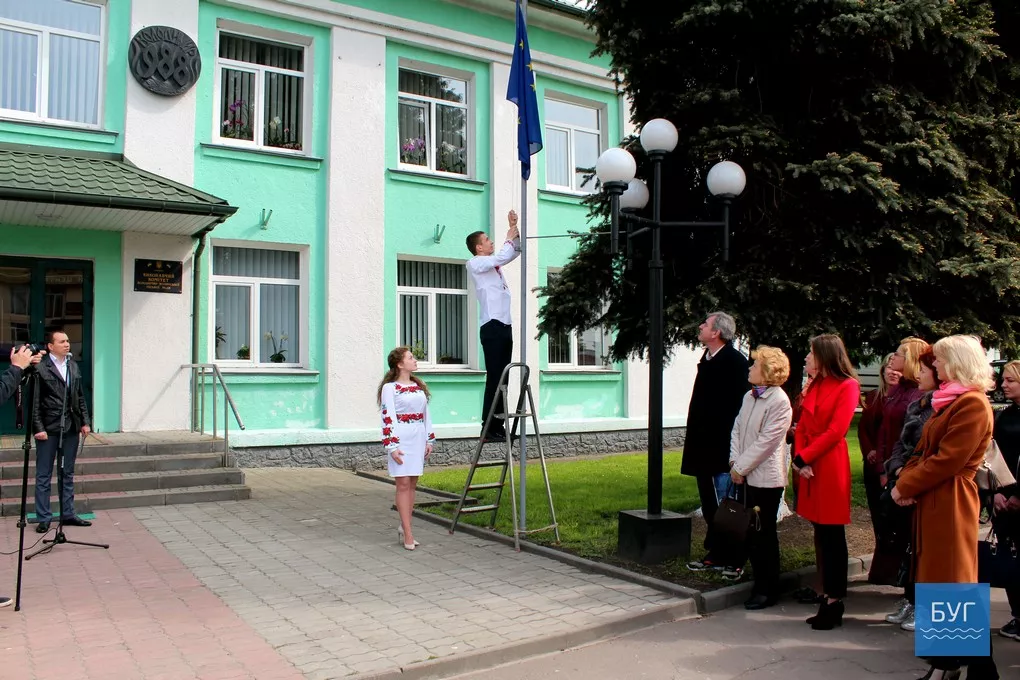 День Європи розпочався у Володимирі-Волинському із підняття прапорів 6