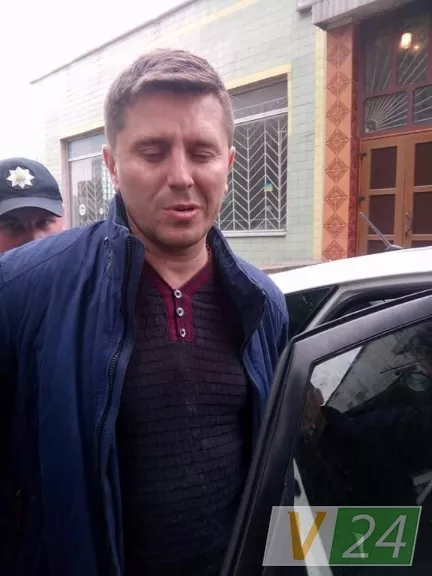 У Луцьку екс-працівник поліції пограбував дітей і потягнув їх у кафе 3