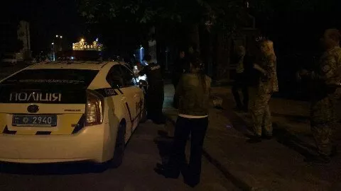 У Луцьку п`яна бабуся била дитину посеред вулиці 3