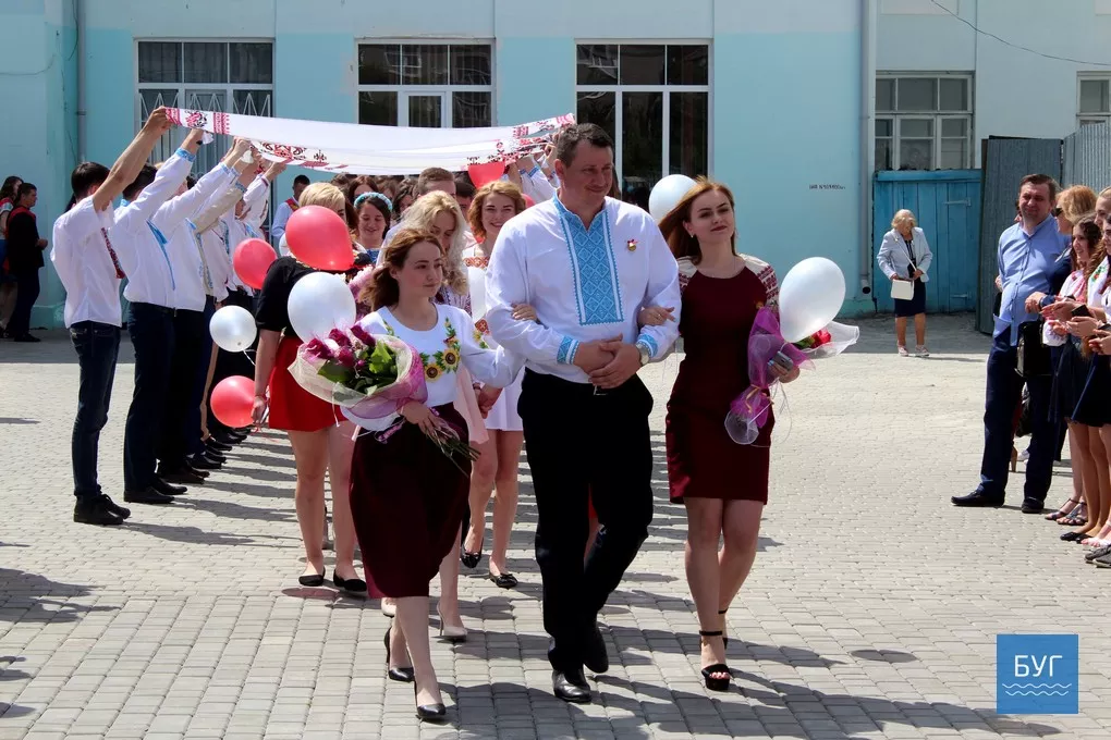 Для випускників Володимир-Волинського педагогічного коледжу продзвенів останній дзвоник 12