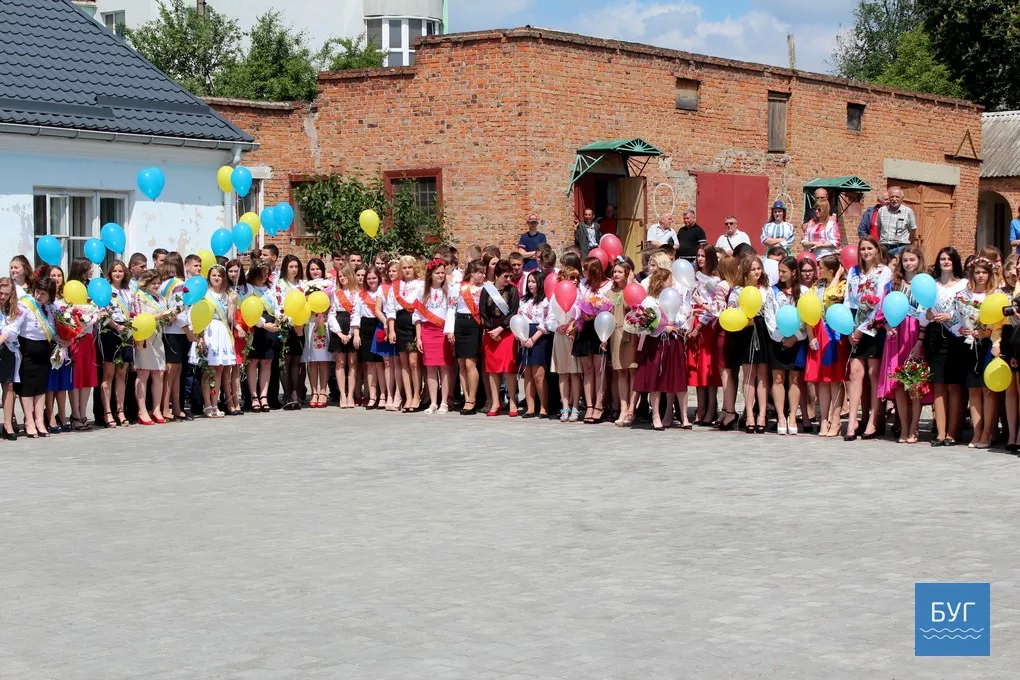 Для випускників Володимир-Волинського педагогічного коледжу продзвенів останній дзвоник 14