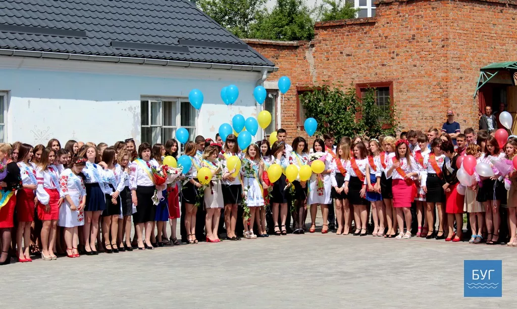 Для випускників Володимир-Волинського педагогічного коледжу продзвенів останній дзвоник 15