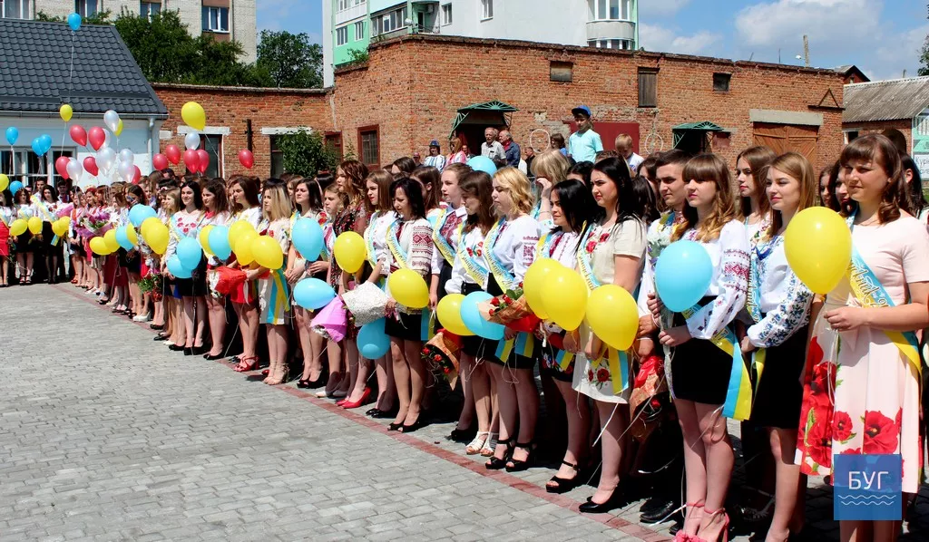 Для випускників Володимир-Волинського педагогічного коледжу продзвенів останній дзвоник 16