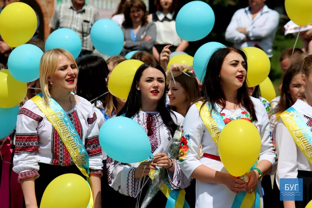 Для випускників Володимир-Волинського педагогічного коледжу продзвенів останній дзвоник 38