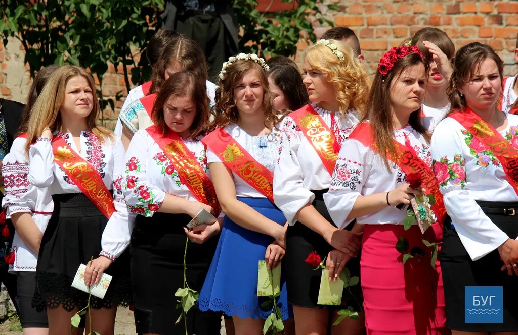 Для випускників Володимир-Волинського педагогічного коледжу продзвенів останній дзвоник 39