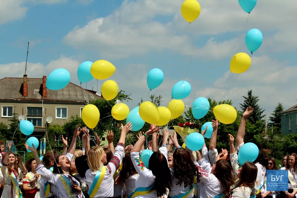 Для випускників Володимир-Волинського педагогічного коледжу продзвенів останній дзвоник 40