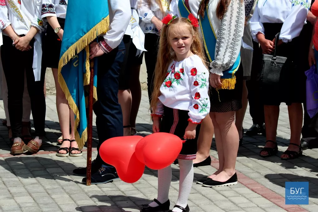 Для випускників Володимир-Волинського педагогічного коледжу продзвенів останній дзвоник 41