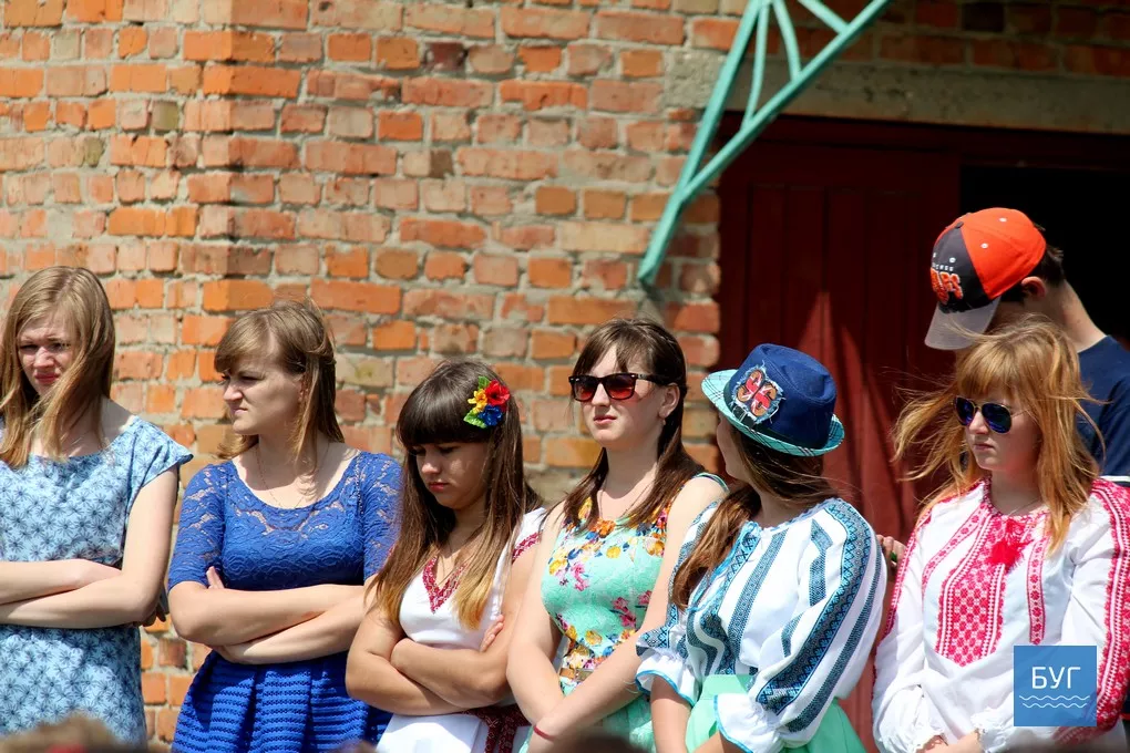 Для випускників Володимир-Волинського педагогічного коледжу продзвенів останній дзвоник 44