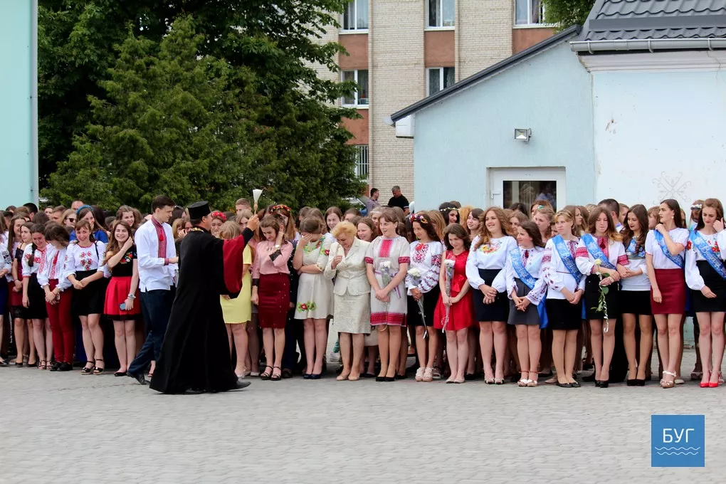 Для випускників Володимир-Волинського педагогічного коледжу продзвенів останній дзвоник 47