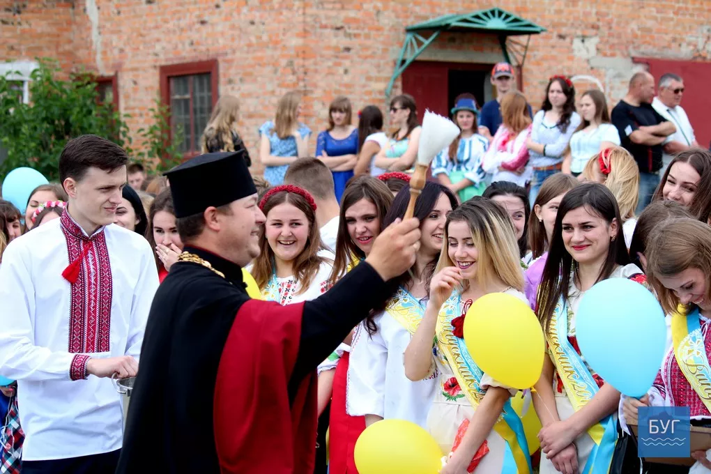 Для випускників Володимир-Волинського педагогічного коледжу продзвенів останній дзвоник 48