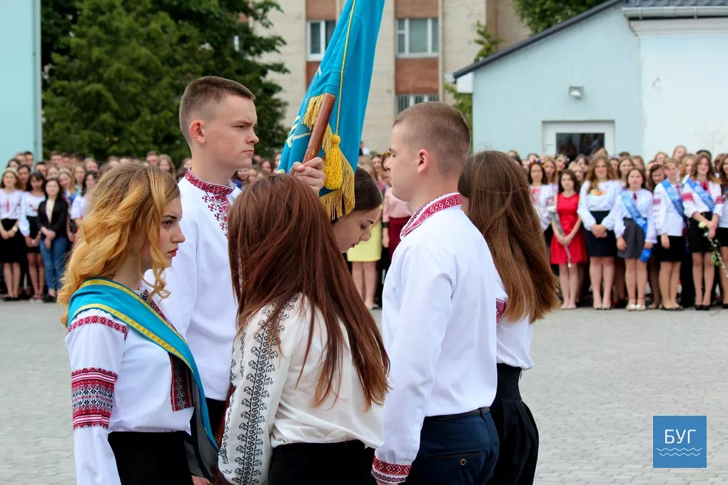 Для випускників Володимир-Волинського педагогічного коледжу продзвенів останній дзвоник 49