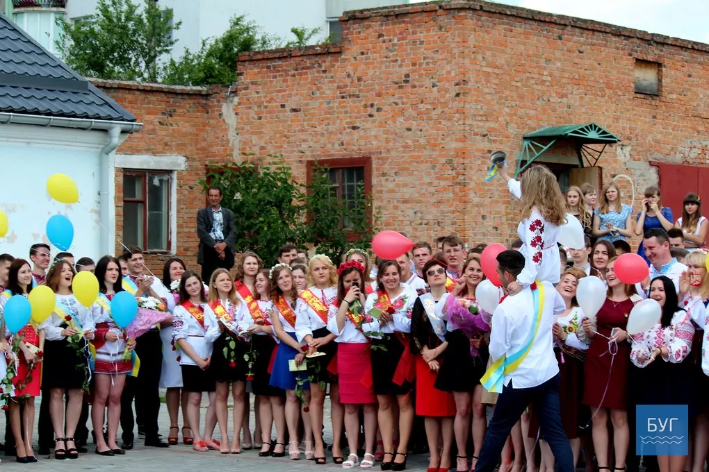 Для випускників Володимир-Волинського педагогічного коледжу продзвенів останній дзвоник 50