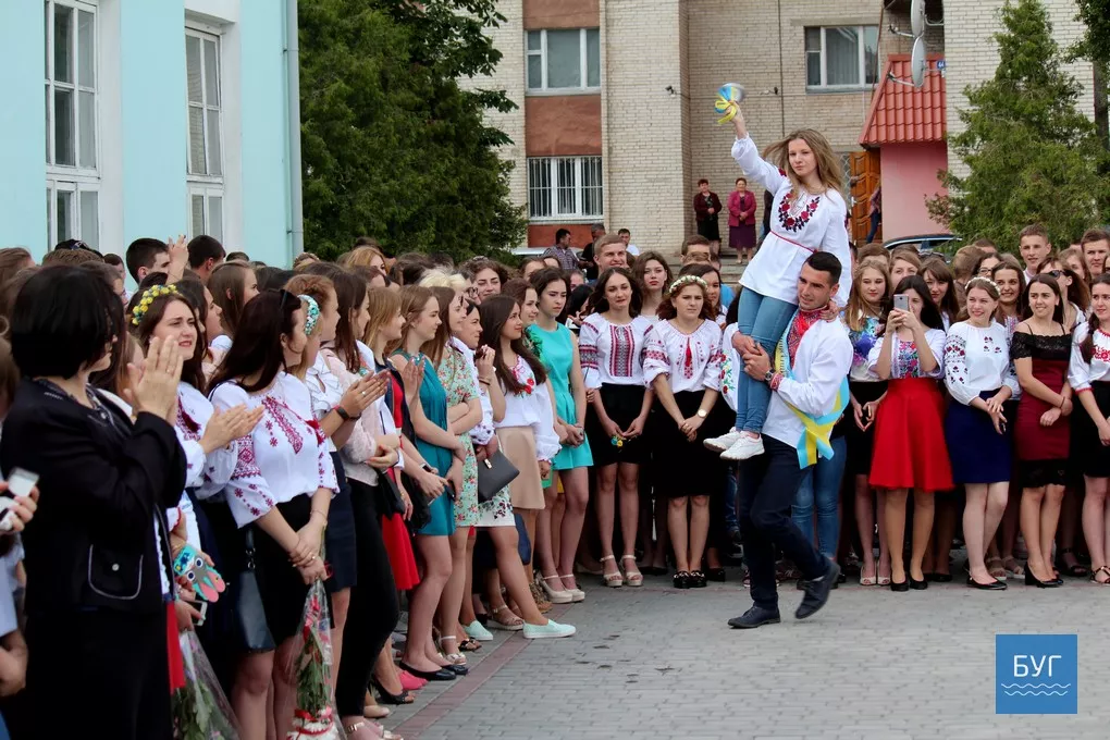 Для випускників Володимир-Волинського педагогічного коледжу продзвенів останній дзвоник 51