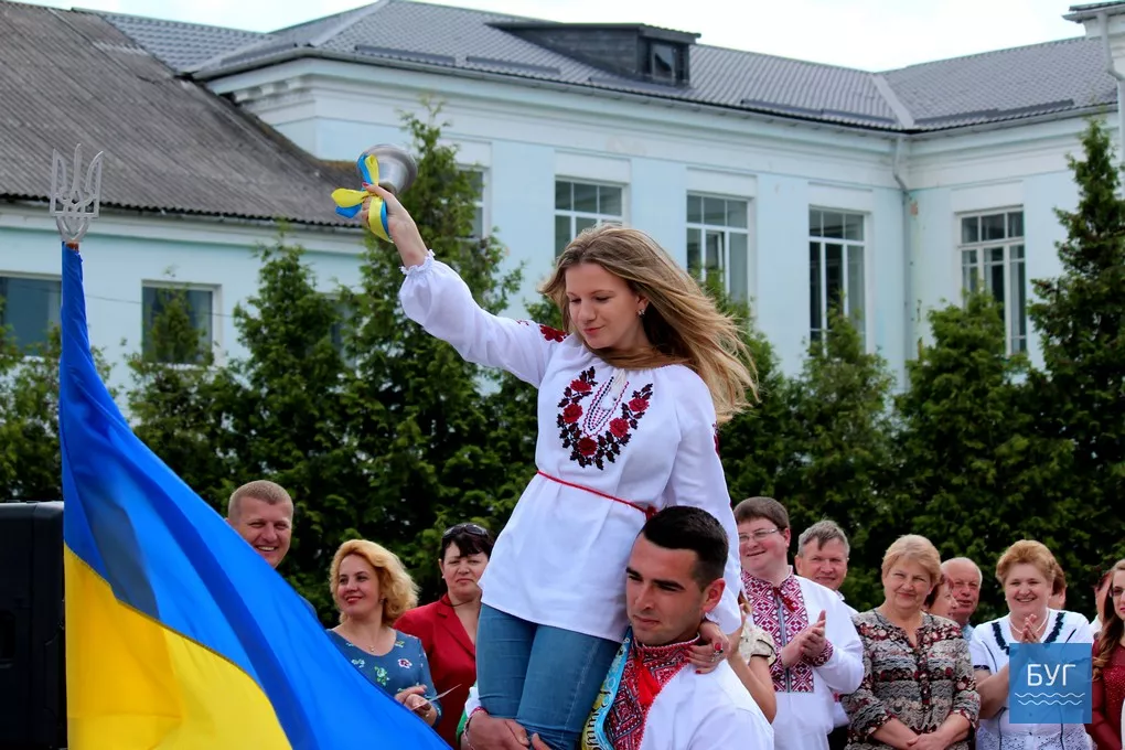 Для випускників Володимир-Волинського педагогічного коледжу продзвенів останній дзвоник 52