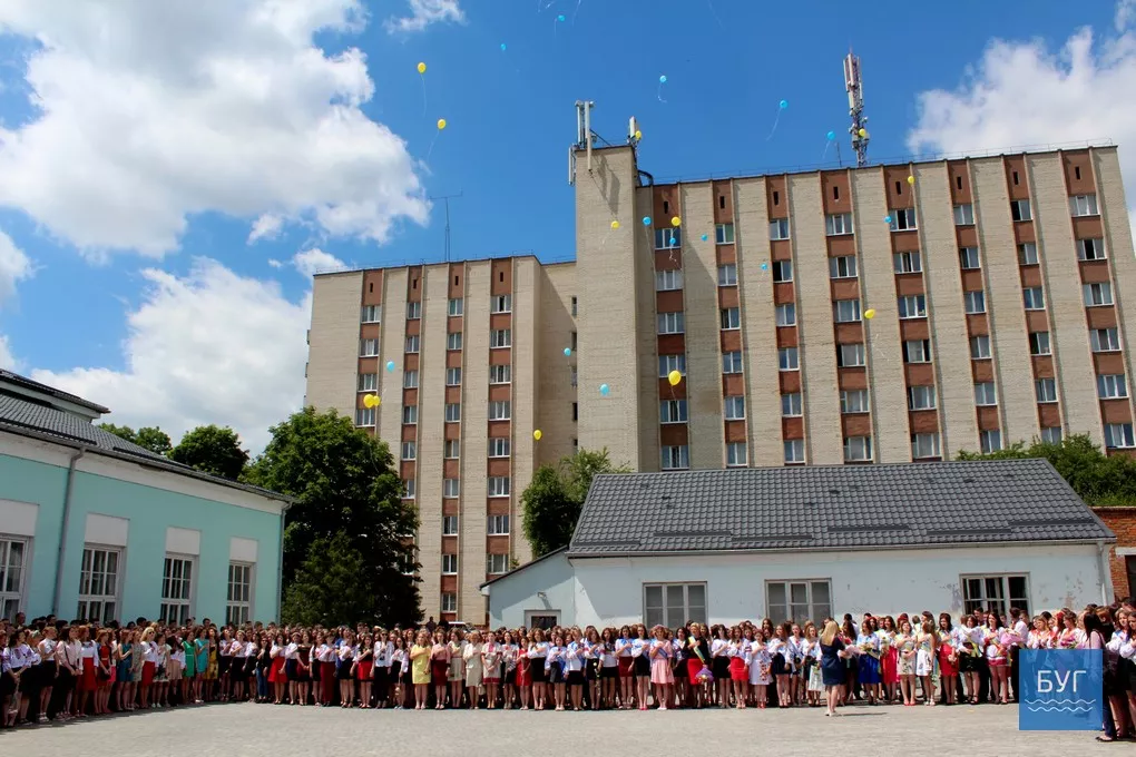 Для випускників Володимир-Волинського педагогічного коледжу продзвенів останній дзвоник 54