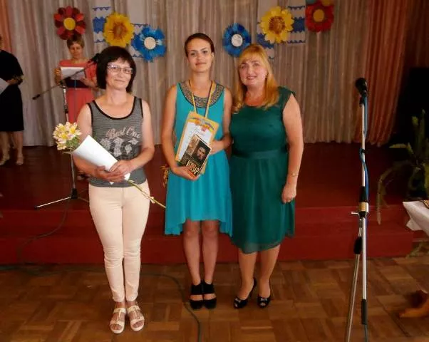 Медалі, подяки і "Кобзар" на пам'ять одержали випускники Іваничівщини 1