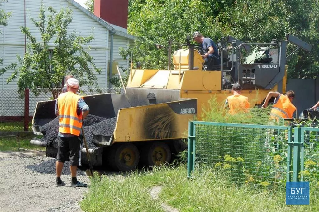 Ще на одній вулиці у Володимирі-Волинському - новий асфальт 2