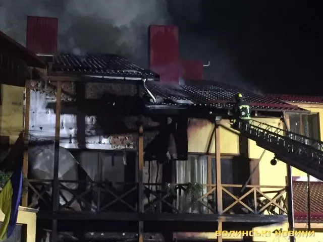 Пожежу в луцькому ресторані Patio di Fiori ліквідовувало 7 спецмашин 5