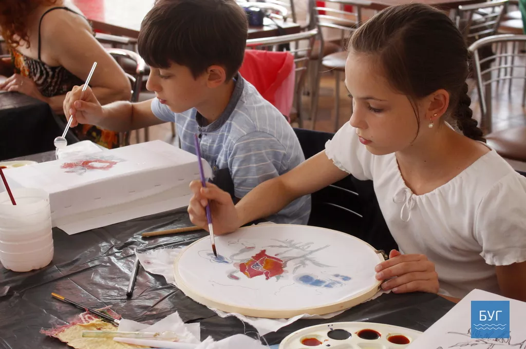 У Володимирі-Волинському містян на майстер-клас востаннє зібрала Літня Школа Мистецтв 8