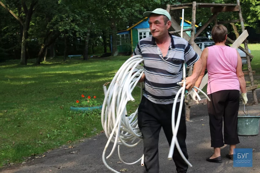 Всього 20 дітей відпочиватиме у "Барвінку", що у Павлівці Іваничівського району, а стільки руху! 4