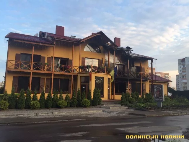 Пожежу в луцькому ресторані Patio di Fiori ліквідовувало 7 спецмашин 3