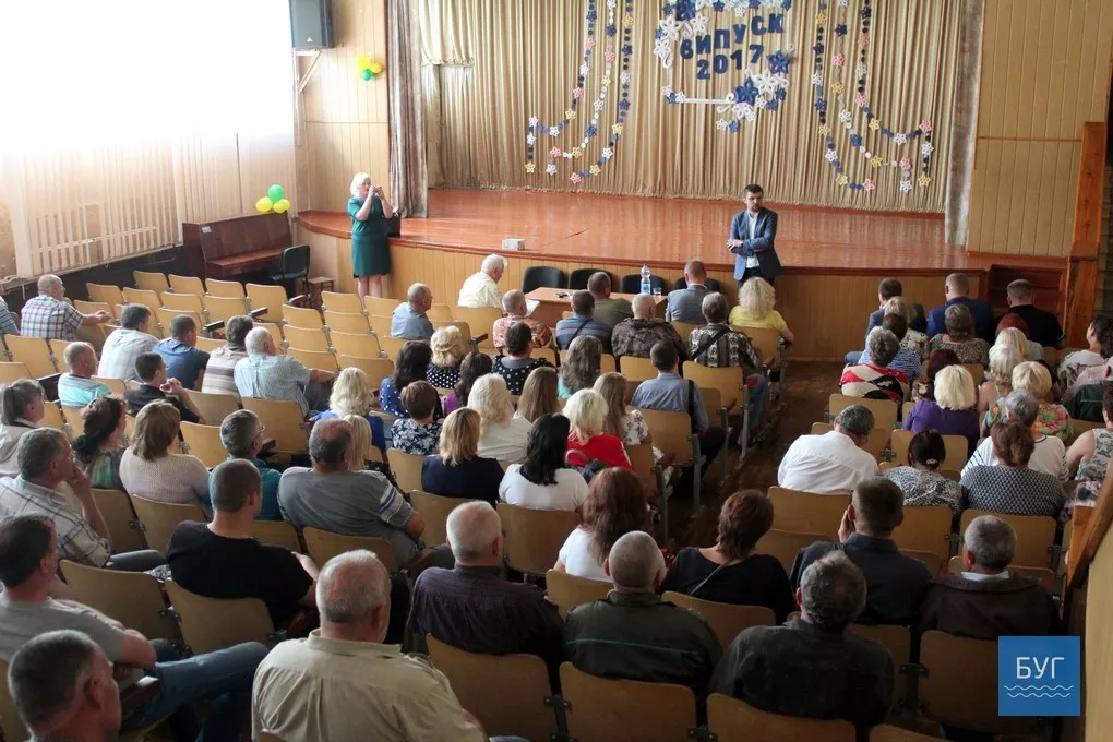 Нардеп Гузь провів дві зустрічі із виборцями у Володимирі-Волинському: із жителями одного двору та із працівниками теплокомуненерго 2