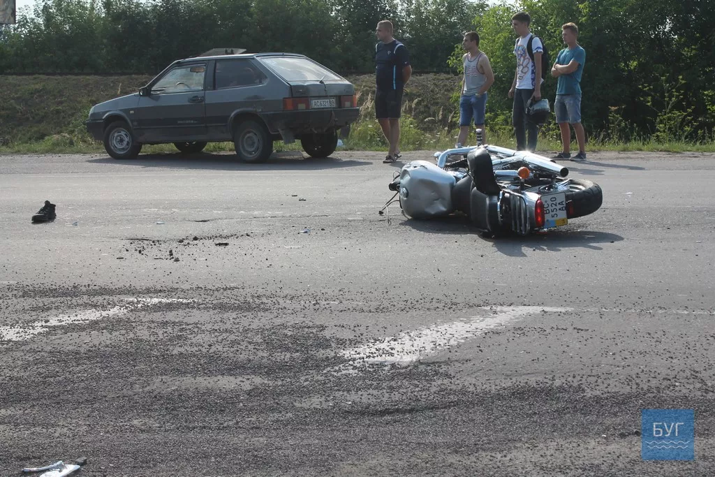 Смертельна ДТП у Нововолинську: бус збив мотоцикліста 2