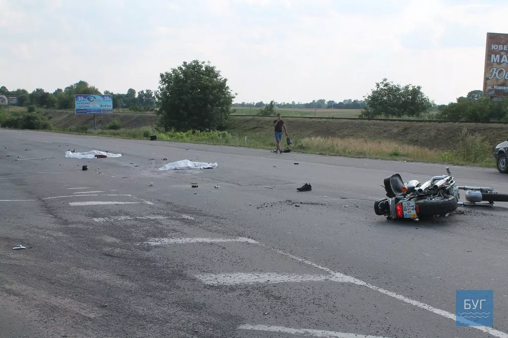 Смертельна ДТП у Нововолинську: бус збив мотоцикліста 6