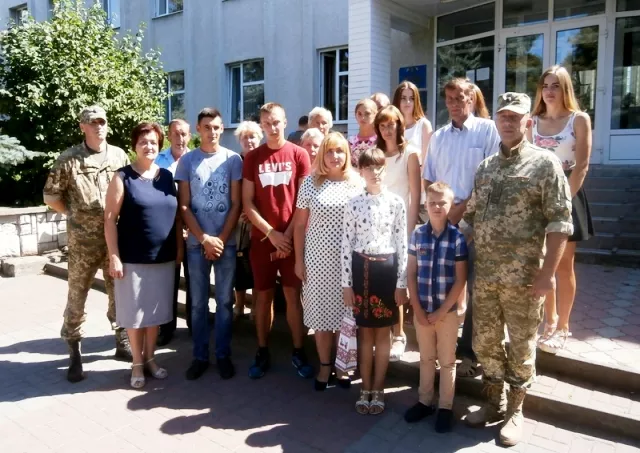 В Іваничах відбулися урочисті проводи юнаків у Збройні Сили України 2