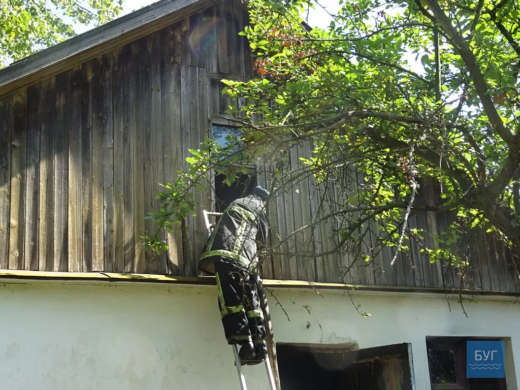 В Іваничах підпалили два приміщення старої лікарні 2