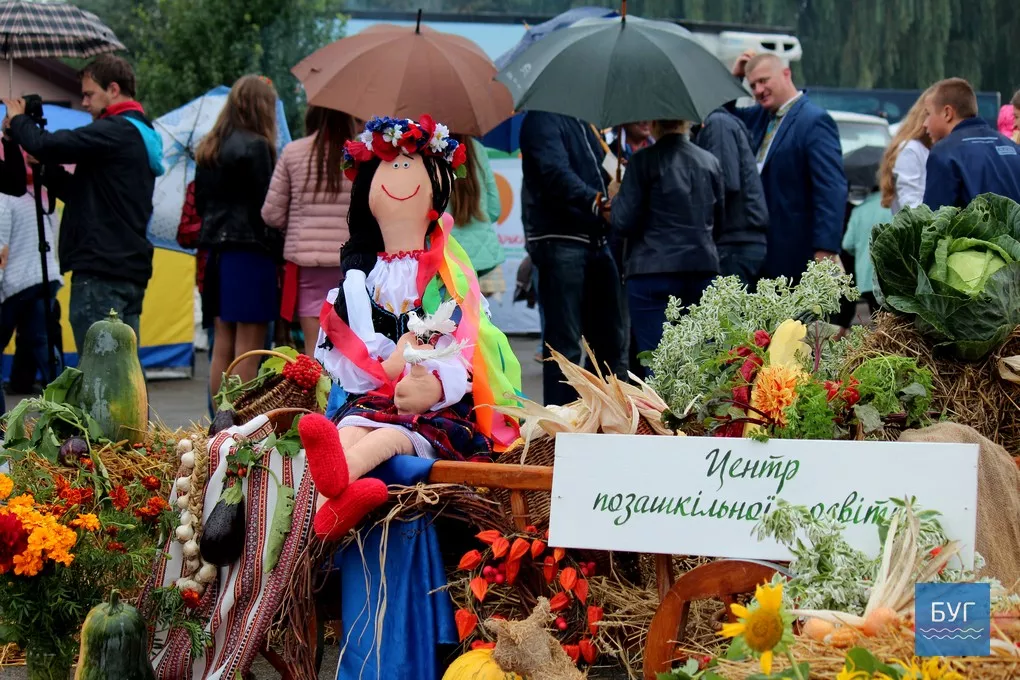 Гастрономічний фестиваль "Смаковиця по-володимирськи" гуляють у Володимирі-Волинському 12