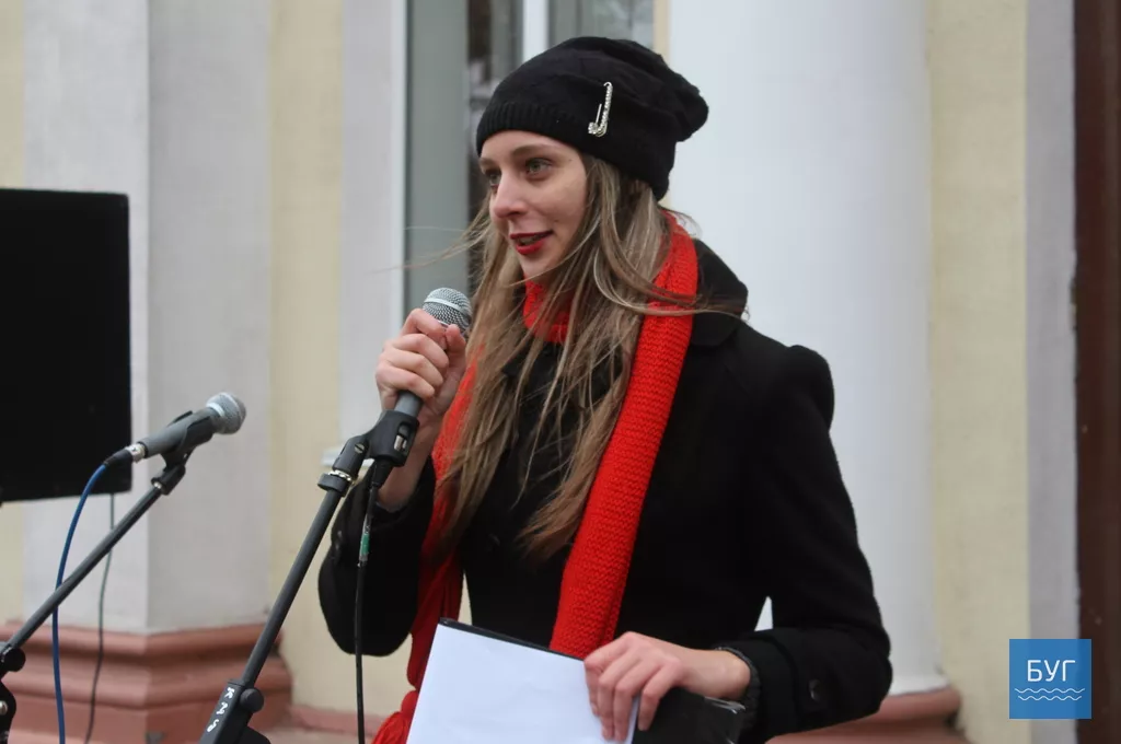 На "Поетичному асорті" у Володимирі-Волинському звучали вірші під відкритим небом 11