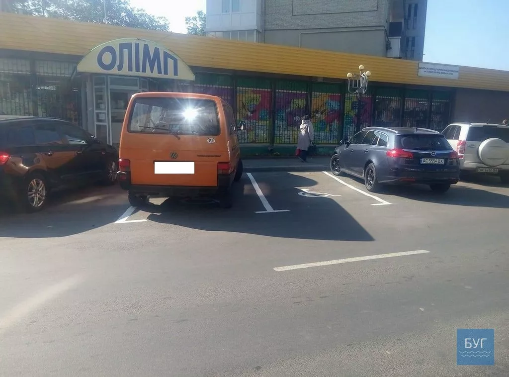 Нововолинці паркуються на місцях, відведених для автівок людей із обмеженими фізичними можливостями 2