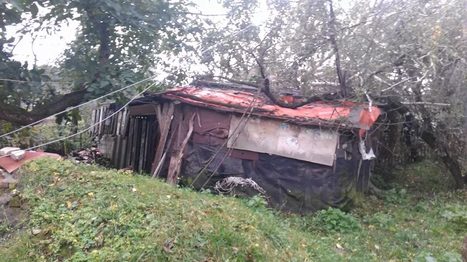Повалена водонапірна башня та два села без світла: наслідки негоди на Іваничівщині 3