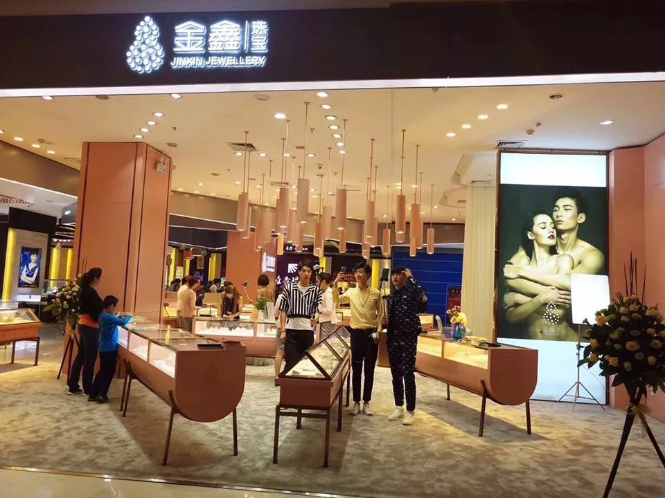 "Кожен день - це нові можливості, перемоги і звершення", - переконана модель Єлизавета Денисовець, яка реалізовує свої мрії в Китаї 17