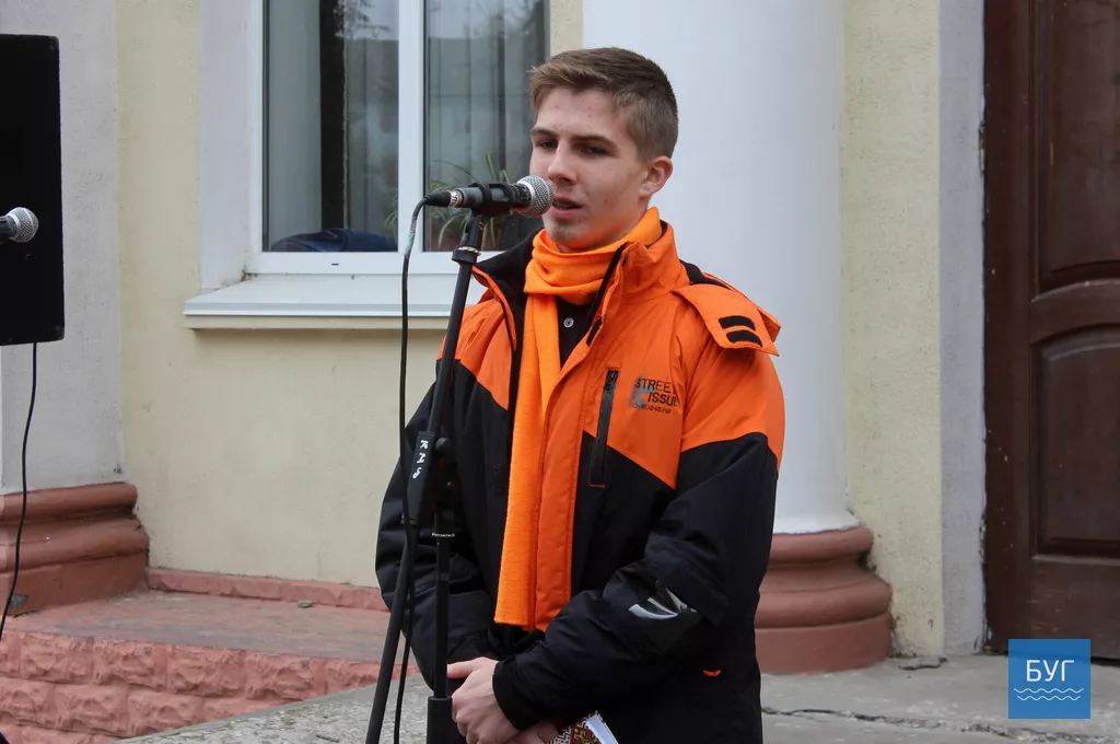 На "Поетичному асорті" у Володимирі-Волинському звучали вірші під відкритим небом 3