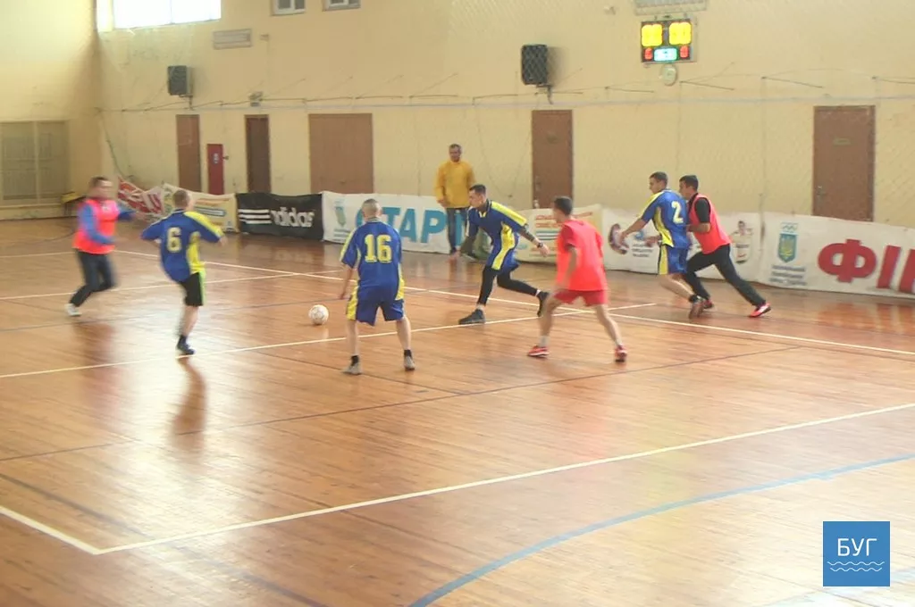 У Володимирі-Волинському військові та правоохоронці грали у футзал 2