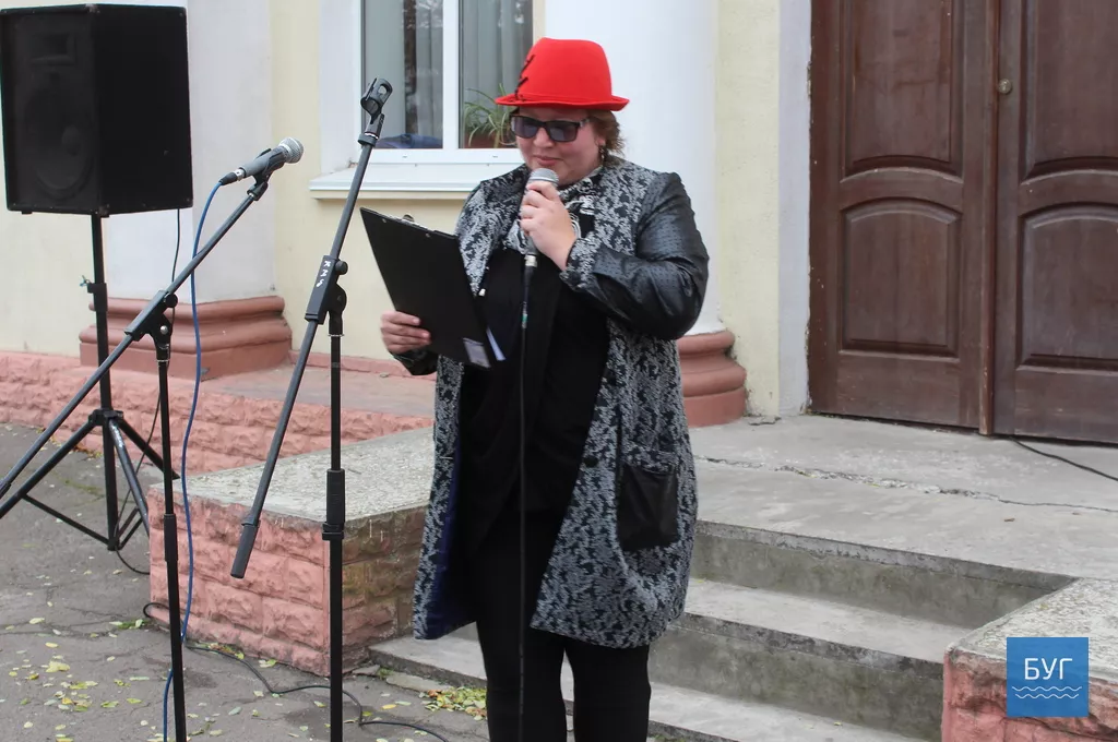 На "Поетичному асорті" у Володимирі-Волинському звучали вірші під відкритим небом 7