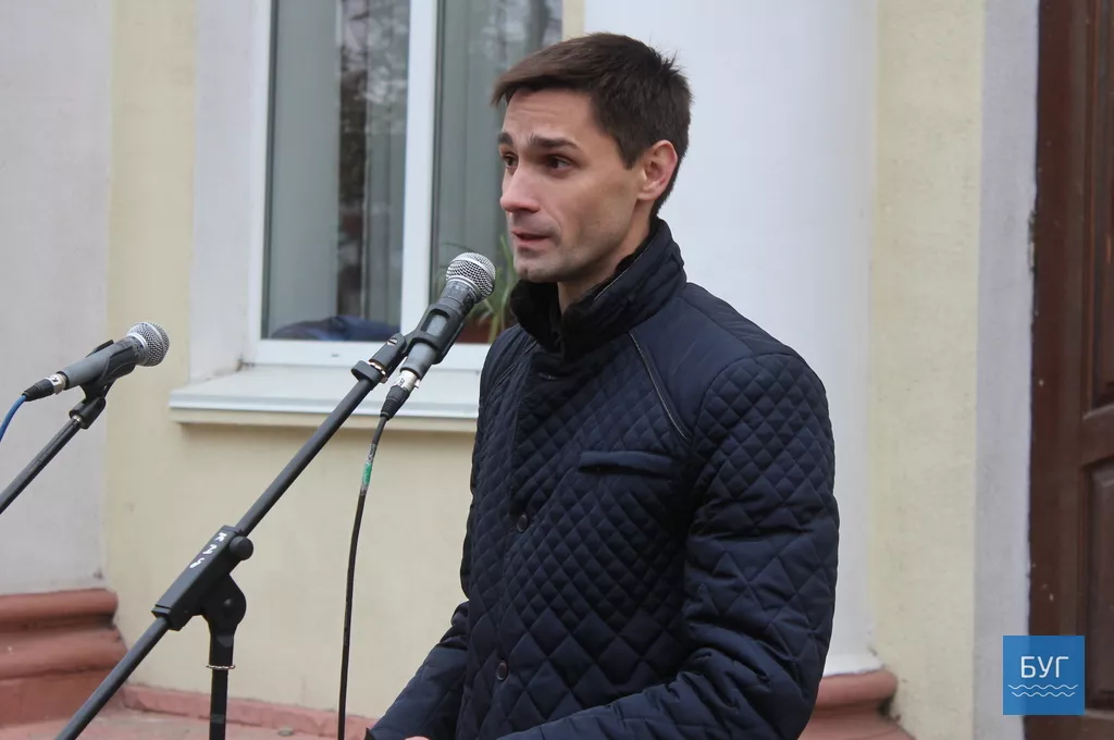 На "Поетичному асорті" у Володимирі-Волинському звучали вірші під відкритим небом 8