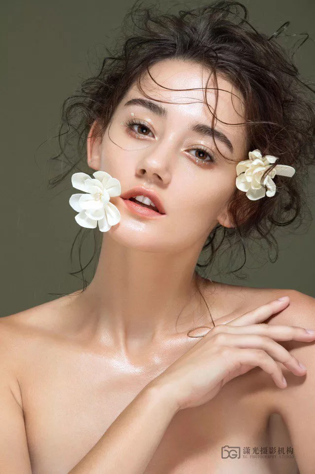 "Кожен день - це нові можливості, перемоги і звершення", - переконана модель Єлизавета Денисовець, яка реалізовує свої мрії в Китаї 11