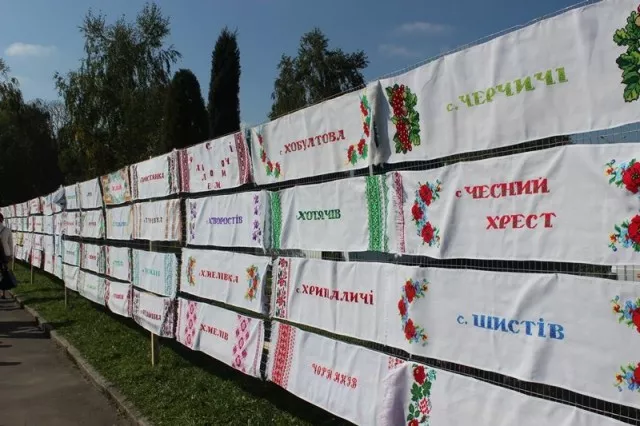 Унікальну виставку вишитих рушників організували у Володимирі-Волинському 2