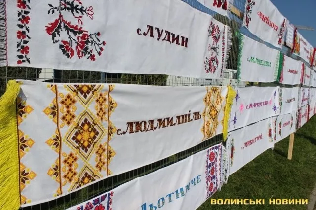 Унікальну виставку вишитих рушників організували у Володимирі-Волинському 7