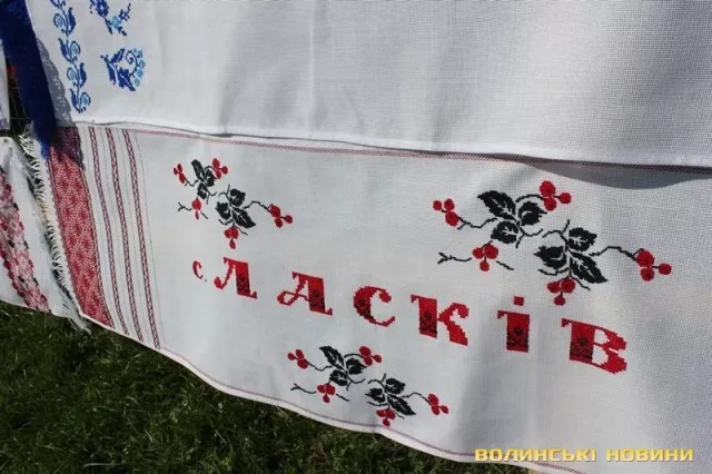 Унікальну виставку вишитих рушників організували у Володимирі-Волинському 8