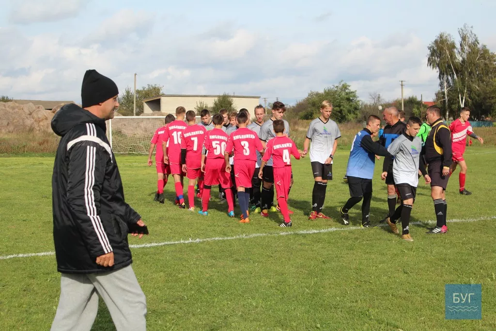 За нову форму футбольна команда Зимного здобула перемогу в другій грі чемпіонату Волині 11