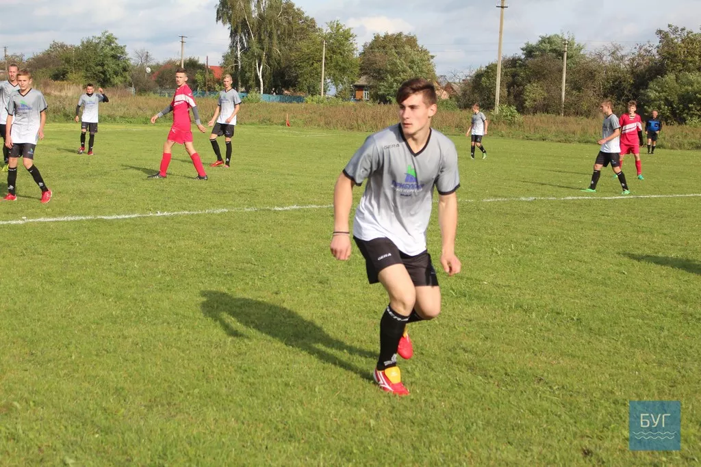 За нову форму футбольна команда Зимного здобула перемогу в другій грі чемпіонату Волині 12