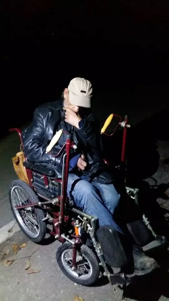 У Луцьку п'яний візочник їздив по проїзджій частині 2