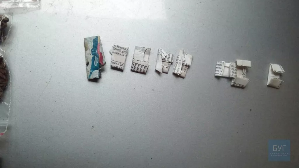 У жителя селище Благодатне поліцейські вилучили наркотики та зброю. Фото 4