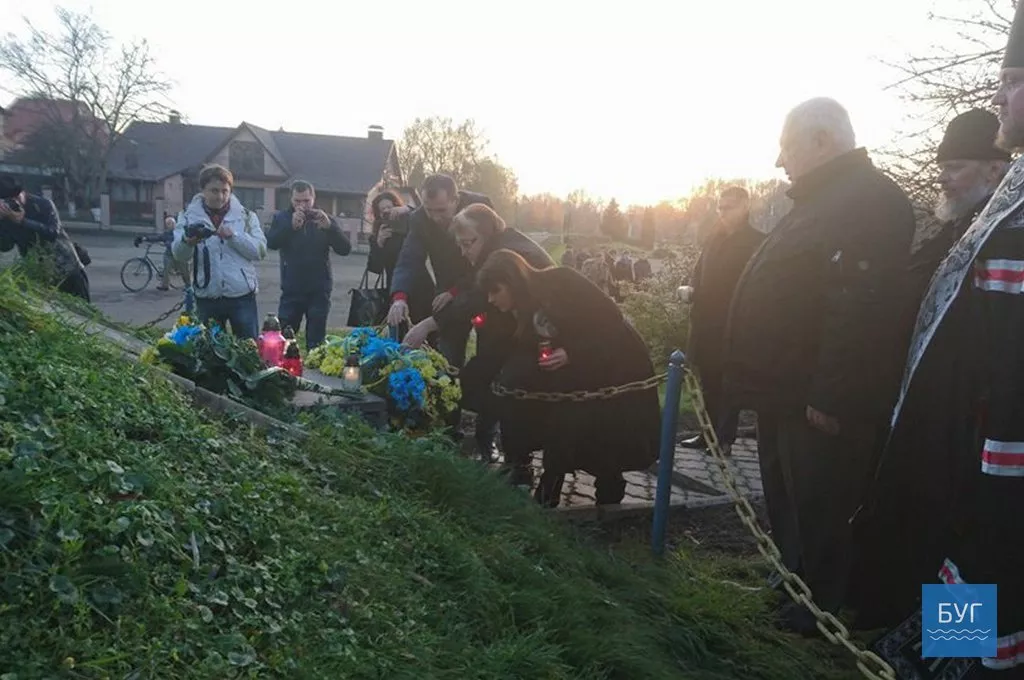 У Володимирі-Волинському вшанували пам'ять жертв голодоморів 5