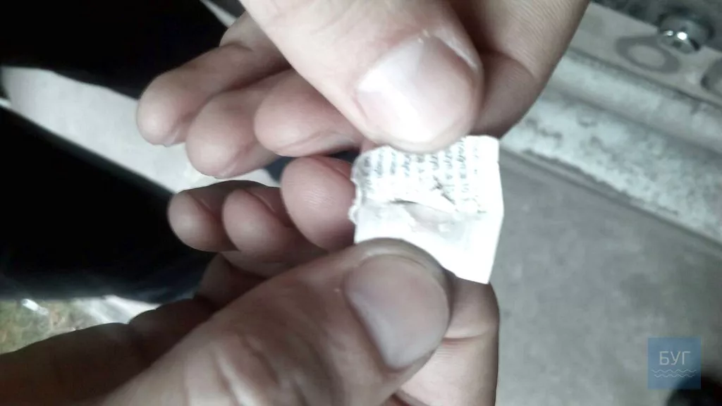 У жителя селище Благодатне поліцейські вилучили наркотики та зброю. Фото 5